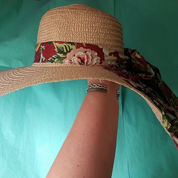 Floral floppy beach hat - Picture 5 of 12